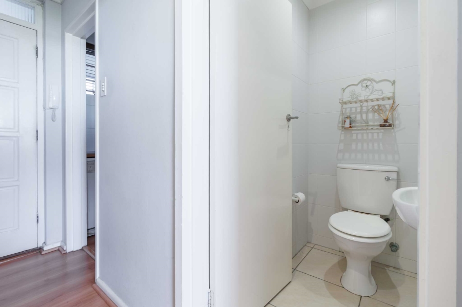 To Let 1 Bedroom Property for Rent in Mouille Point Western Cape